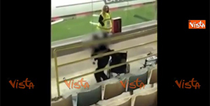 Miracolo a Foggia: arriva in carrozzina allo stadio, ma poi si alza e cammina