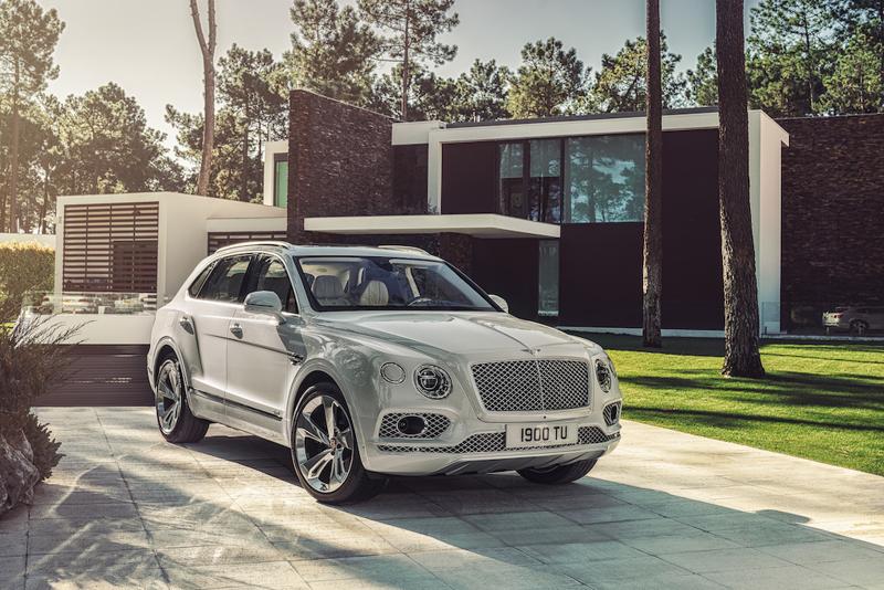 Bentley Bentayga Hybrid, il primo passo verso la tecnologia elettrica