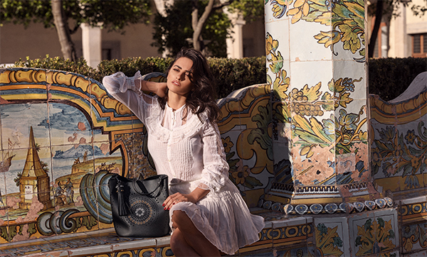 Carpisa, Penelope Cruz modella e co-designer: ecco la nuova campagna