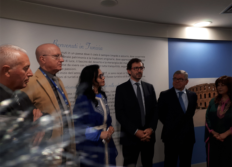 Napoli, all’aeroporto la mostra “Benvenuti in Tunisia!” Napoli, all’aeroporto la mostra “Benvenuti in Tunisia!”