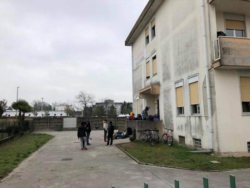 Sindaco di Gallarate paga il biglietto a 12 profughi per “liberarsene”