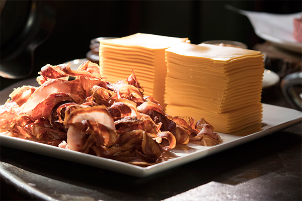 Food Network lancia “Man V Food – La Sfida”. Foto e video