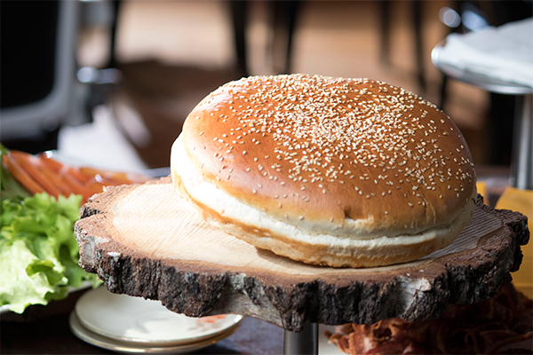 Food Network lancia “Man V Food – La Sfida”. Foto e video