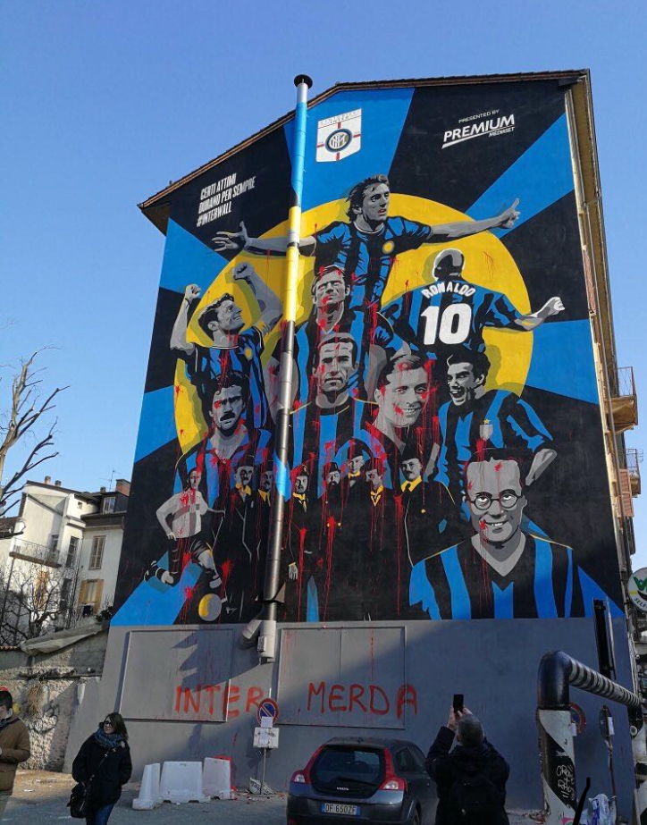 Milano, già vandalizzato il murales per celebrare i 110 anni dell’Inter Milano, già vandalizzato il murales per celebrare i 110 anni dell’Inter