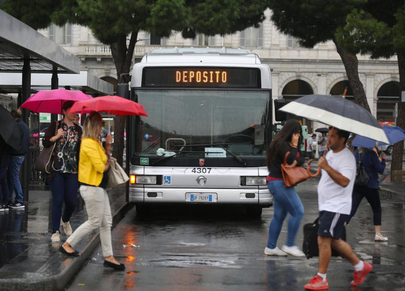 Roma, sciopero di bus e metro. Un’altra giornata di ordinaria follia Roma, sciopero di bus e metro. Un’altra giornata di ordinaria follia