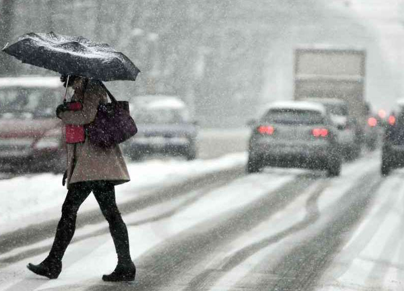 Meteo: neve, gelo, caldo. Le meteo bufale, esplode la guerra degli esperti Meteo: neve, gelo, caldo. Le meteo bufale, esplode la guerra degli esperti