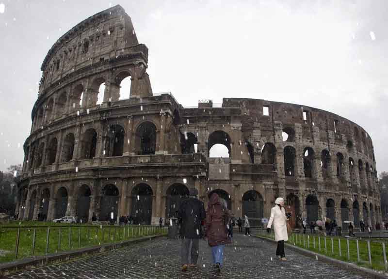 Meteo: neve, gelo, caldo. Le meteo bufale, esplode la guerra degli esperti Meteo: neve, gelo, caldo. Le meteo bufale, esplode la guerra degli esperti