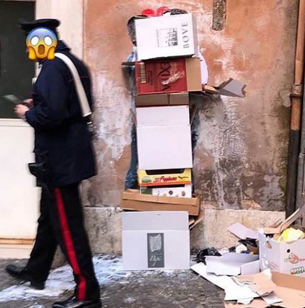 Nuovo governo, Salvini bacia Di Maio: murale vicino al Parlamento. FOTO-VIDEO Nuovo governo, Salvini bacia Di Maio: murale vicino al Parlamento. FOTO-VIDEO