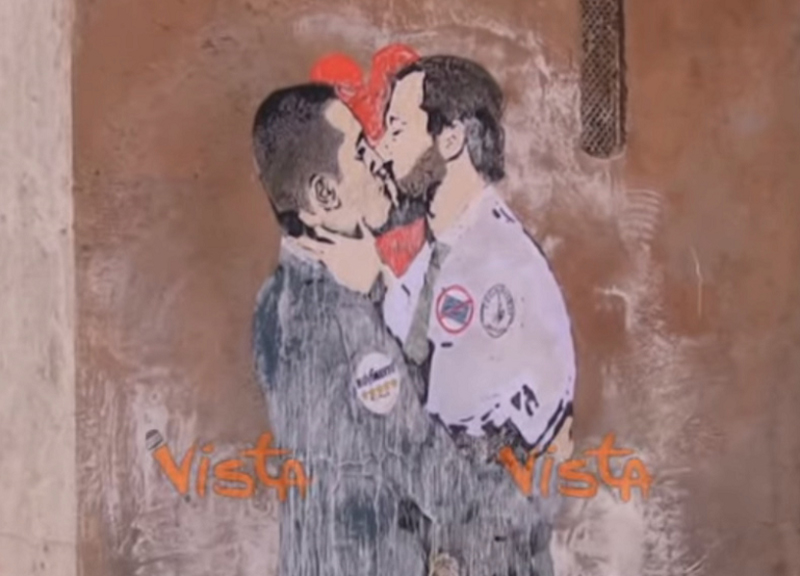 Nuovo governo, Salvini bacia Di Maio: murale vicino al Parlamento. FOTO-VIDEO Nuovo governo, Salvini bacia Di Maio: murale vicino al Parlamento. FOTO-VIDEO