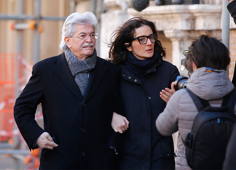 Camere, look blu-grigio. Selfie per Salvini. Boschi tacco 12. E spunta Razzi.. Camere, look blu-grigio. Selfie per Salvini. Boschi tacco 12. E spunta Razzi..