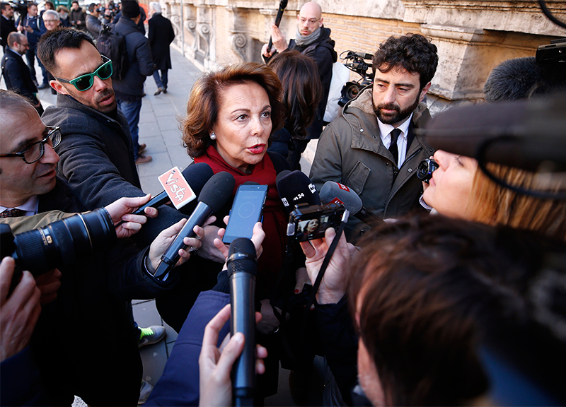 Camere, look blu-grigio. Selfie per Salvini. Boschi tacco 12. E spunta Razzi.. Camere, look blu-grigio. Selfie per Salvini. Boschi tacco 12. E spunta Razzi..