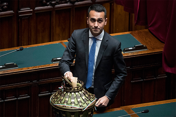 Camere look, Maria Elena Boschi in abito botticelliano. FOTO – VIDEO Camere look, Maria Elena Boschi in abito botticelliano. FOTO – VIDEO