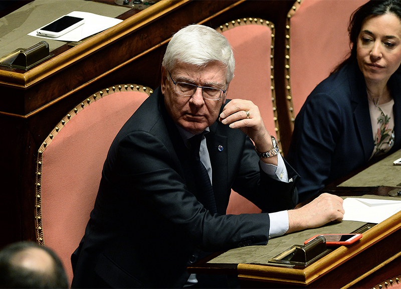 Camere look, Maria Elena Boschi in abito botticelliano. FOTO – VIDEO Camere look, Maria Elena Boschi in abito botticelliano. FOTO – VIDEO