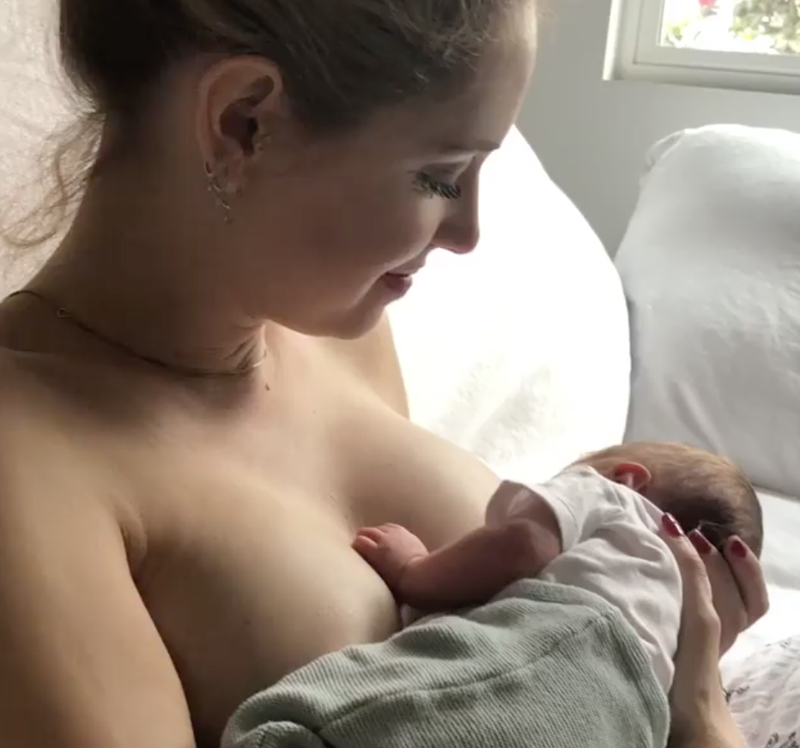 Chiara Ferragni a seno nudo: poppata social. Ma il web si divide. FOTO VIDEO