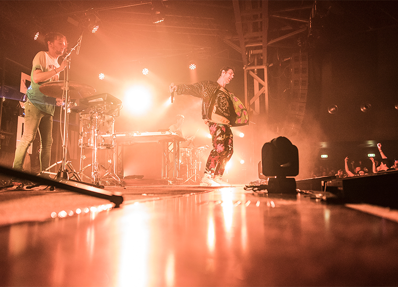 Cosmo, successo per la data al Fabrique di Milano. Foto e video del concerto