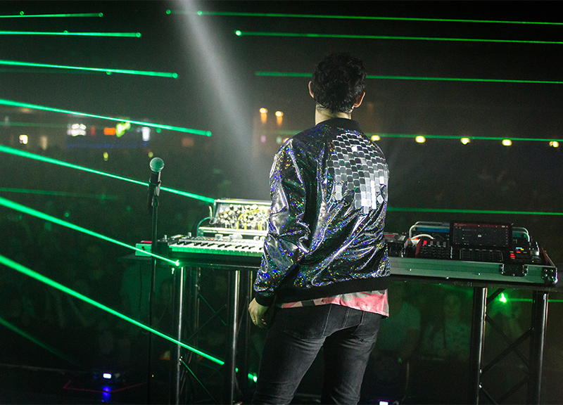 Cosmo, successo per la data al Fabrique di Milano. Foto e video del concerto