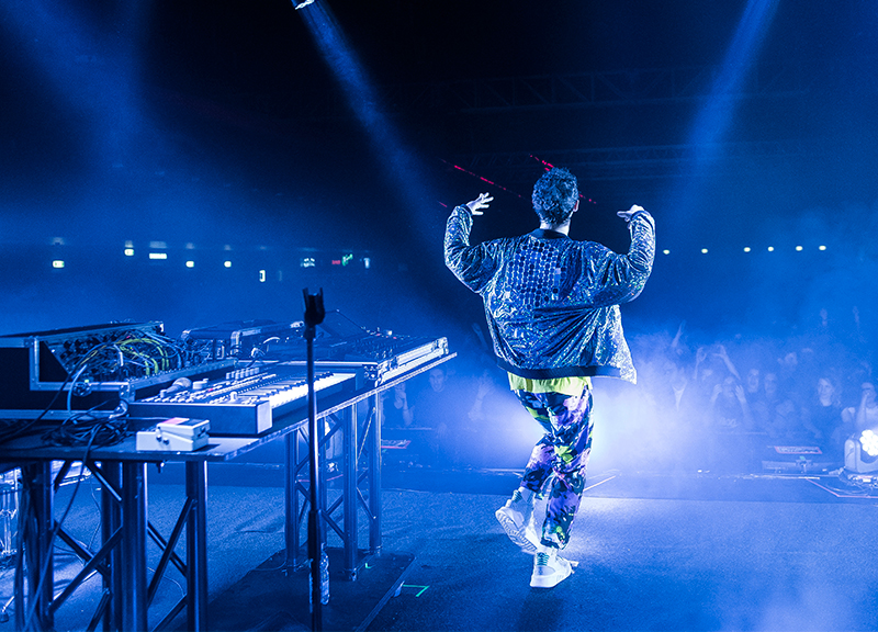 Cosmo, successo per la data al Fabrique di Milano. Foto e video del concerto