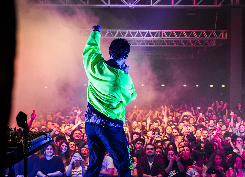 Cosmo, successo per la data al Fabrique di Milano. Foto e video del concerto