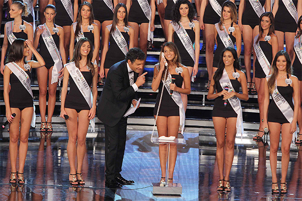 Fabrizio Frizzi camera ardente. Mimum: “Quella pizza della pace dopo la lite”