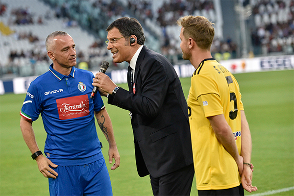 Fabrizio Frizzi camera ardente. Mimum: “Quella pizza della pace dopo la lite”