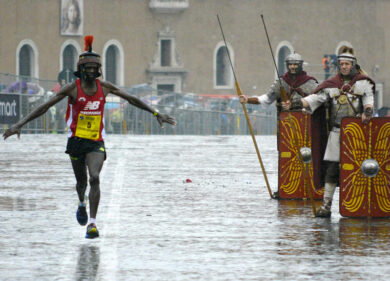 Maratona di Roma, l’invasione dei 14mila runner tra 500 tesori della capitale