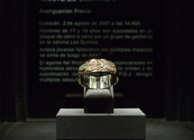 “Ya basta hijos de puta”: l’arte di Teresa Margolles a Milano