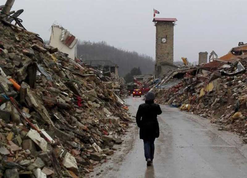 Terremoto, ad Amatrice è crisi infinita: “Il 70% delle macerie non sgomberate” Terremoto, ad Amatrice è crisi infinita: “Il 70% delle macerie non sgomberate”