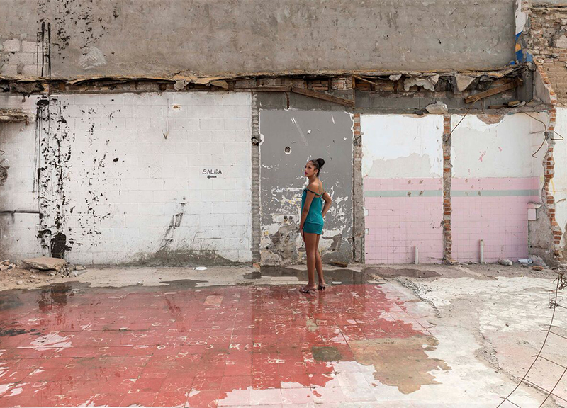 “Ya basta hijos de puta”: l’arte di Teresa Margolles a Milano