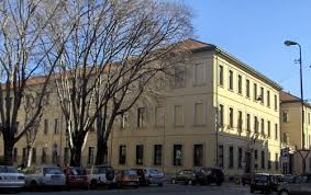Cede controsoffitto in una scuola elementare: 4 bambini feriti lievemente