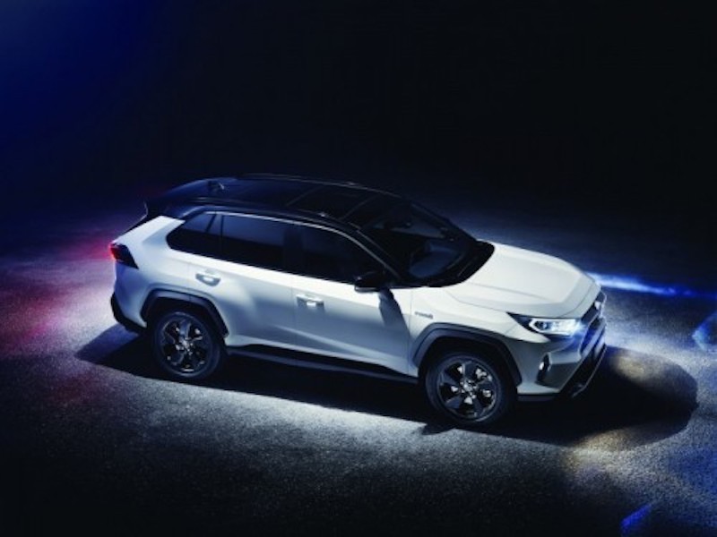 New York International Auto Show Toyota presenta la quinta generazione di RAV4 New York International Auto Show Toyota presenta la quinta generazione di RAV4