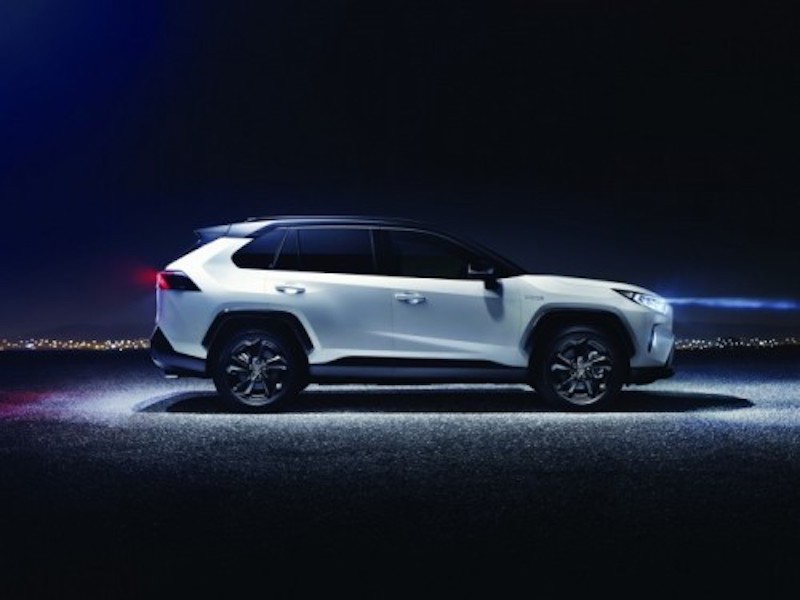 New York International Auto Show Toyota presenta la quinta generazione di RAV4 New York International Auto Show Toyota presenta la quinta generazione di RAV4