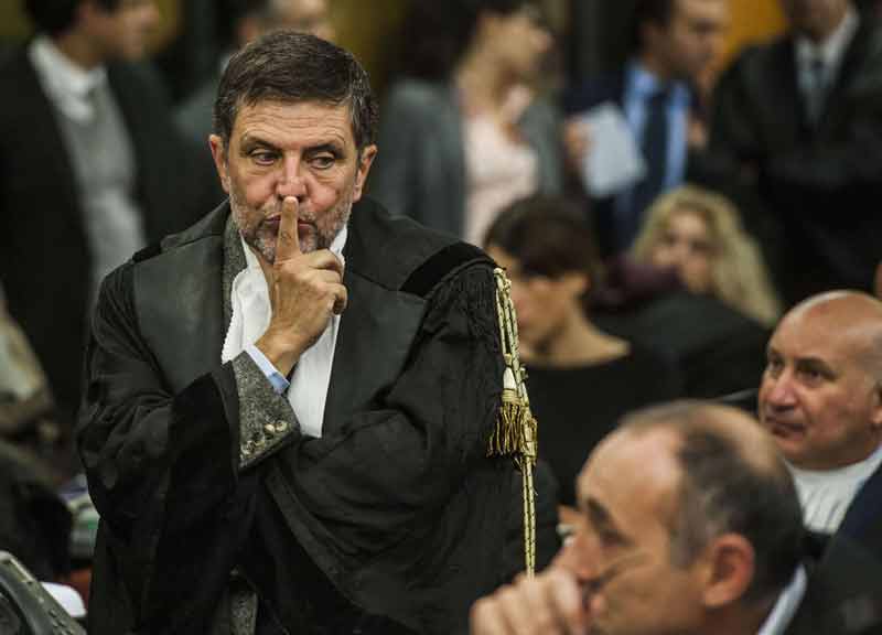 Mondo di Mezzo, chiesti 25 e 26 anni per Buzzi e Carminati. Il pm: “È mafia” Mondo di Mezzo, chiesti 25 e 26 anni per Buzzi e Carminati. Il pm: “È mafia”