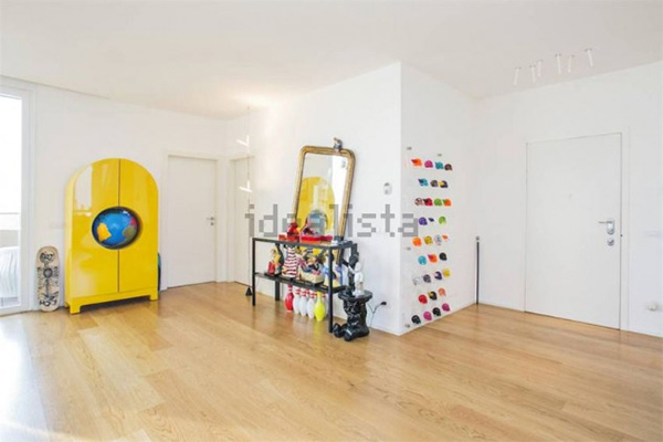 Milano, Fedez affitta casa: 9mila euro per i 270 mq a CityLife. Foto Milano, Fedez affitta casa: 9mila euro per i 270 mq a CityLife. Foto