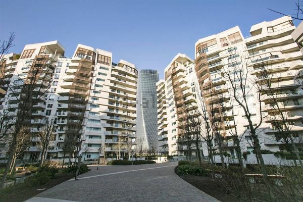 Milano, Fedez affitta casa: 9mila euro per i 270 mq a CityLife. Foto Milano, Fedez affitta casa: 9mila euro per i 270 mq a CityLife. Foto