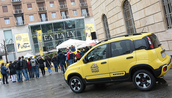 Milano tinta di giallo con Panda City Cross e Fabio Rovazzi: “Pandemonio” Milano tinta di giallo con Panda City Cross e Fabio Rovazzi: “Pandemonio”