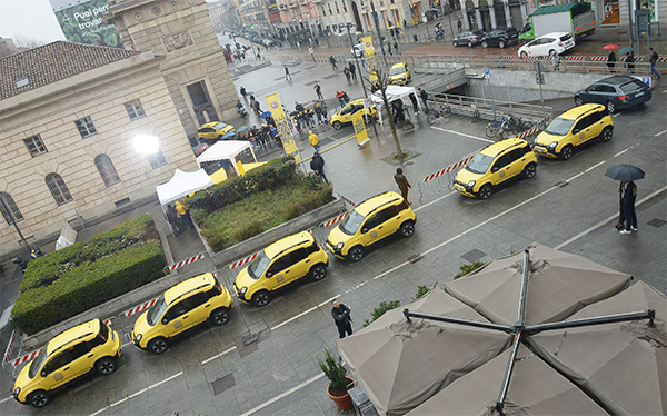 Milano tinta di giallo con Panda City Cross e Fabio Rovazzi: “Pandemonio” Milano tinta di giallo con Panda City Cross e Fabio Rovazzi: “Pandemonio”