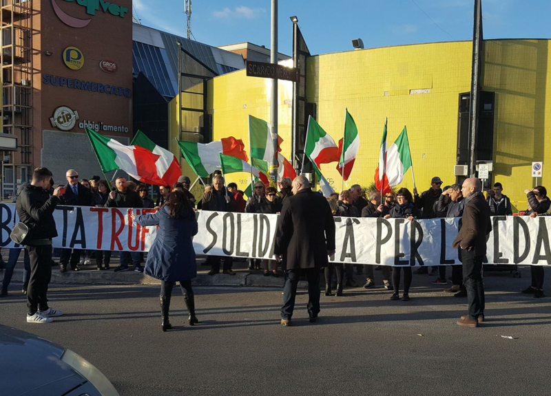 Roma, famiglia truffata e sfrattata da casa sua: la denuncia di CasaPound Roma, famiglia truffata e sfrattata da casa sua: la denuncia di CasaPound