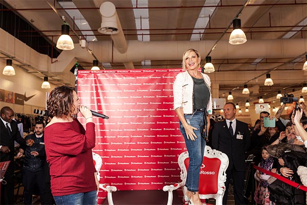 “Simo a più non posso”: lo show di Simona Ventura l’8 a San Donà di Piave “Simo a più non posso”: lo show di Simona Ventura l’8 a San Donà di Piave