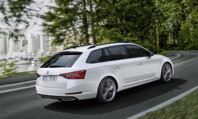 SKODA SUPERB  di serie la più moderna tecnologia in fatto di sicurezza