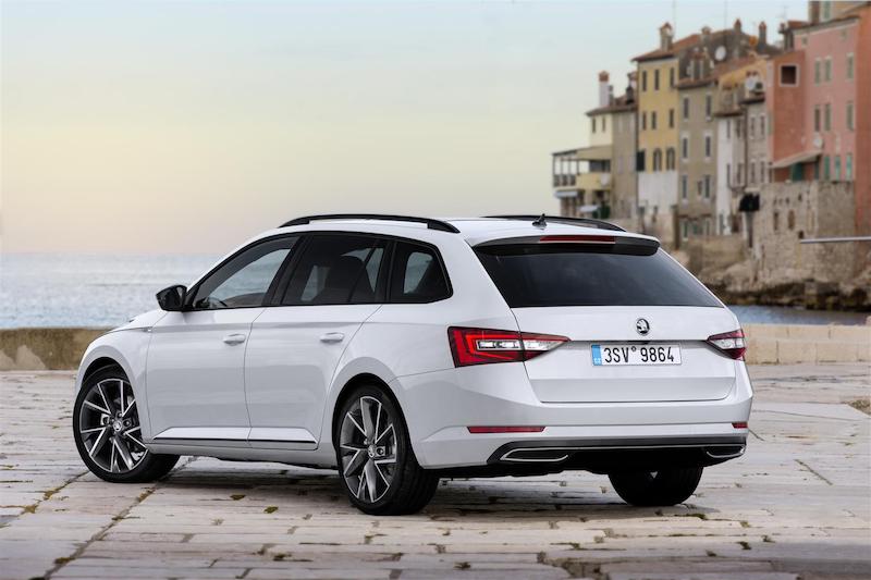 SKODA SUPERB di serie la più moderna tecnologia in fatto di sicurezza SKODA SUPERB di serie la più moderna tecnologia in fatto di sicurezza