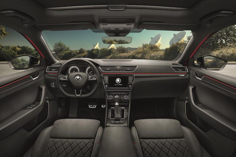SKODA SUPERB di serie la più moderna tecnologia in fatto di sicurezza SKODA SUPERB di serie la più moderna tecnologia in fatto di sicurezza