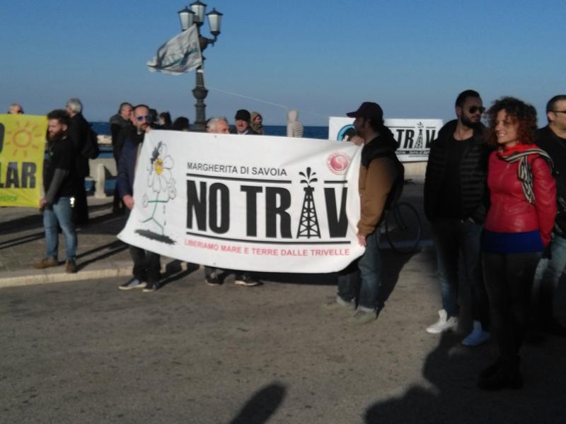 No-Triv, Onofrio Introna e il Flash-mob per il Mare a Bari No-Triv, Onofrio Introna e il Flash-mob per il Mare a Bari