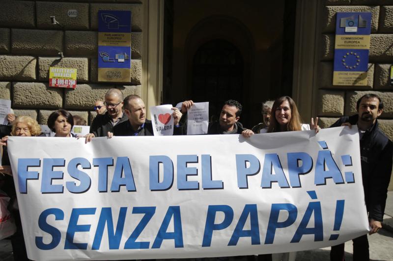 Papà separati sul lastrico. Sono “mammi” eppure non hanno diritti. La lettera Papà separati sul lastrico. Sono “mammi” eppure non hanno diritti. La lettera