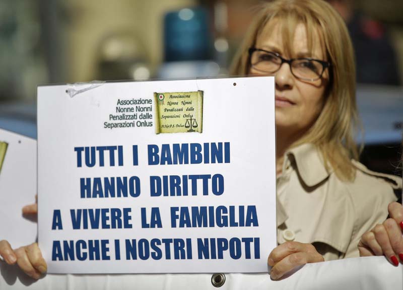 Papà separati sul lastrico. Sono “mammi” eppure non hanno diritti. La lettera Papà separati sul lastrico. Sono “mammi” eppure non hanno diritti. La lettera