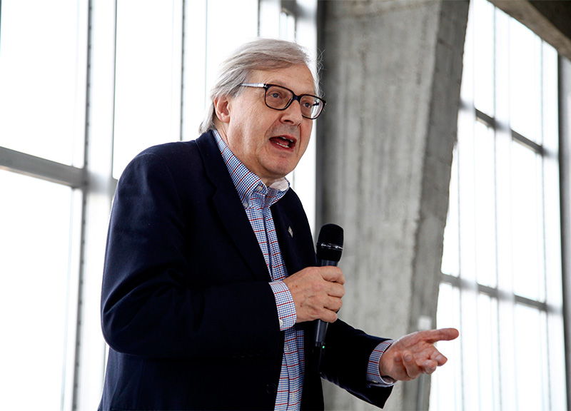 Amministrative, Vittorio Sgarbi si candida sindaco di Sutri a titolo gratuito Amministrative, Vittorio Sgarbi si candida sindaco di Sutri a titolo gratuito