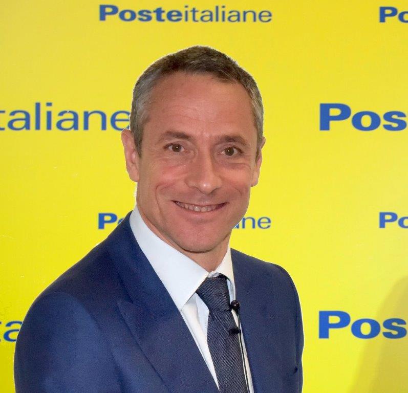 Intesa Sanpaolo e Poste Italiane firmano un accordo di distribuzione triennale Intesa Sanpaolo e Poste Italiane firmano un accordo di distribuzione triennale