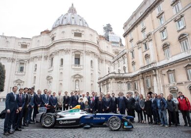 Formula E, auto e piloti in Vaticano per la benedizione di Papa Francesco