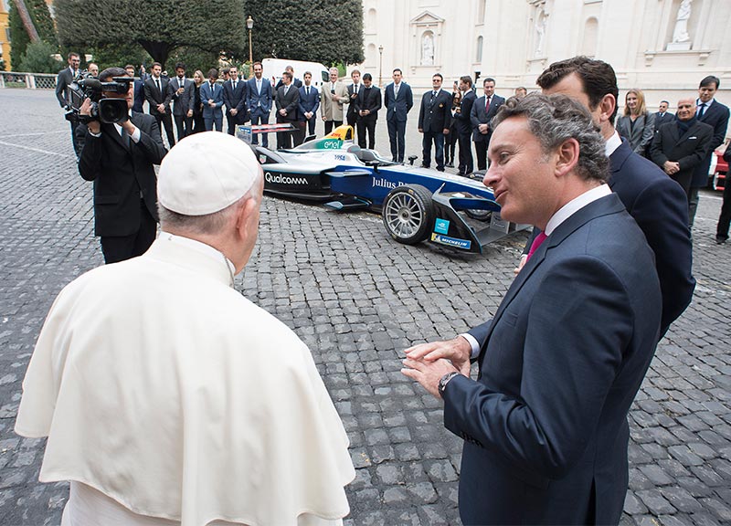 Formula E, auto e piloti in Vaticano per la benedizione di Papa Francesco Formula E, auto e piloti in Vaticano per la benedizione di Papa Francesco