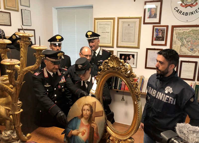 Roma, ritrovato quadro rubato in Chiesa Nuova. Denunciato un restauratore Roma, ritrovato quadro rubato in Chiesa Nuova. Denunciato un restauratore