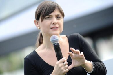 Partito Democratico: Debora Serracchiani sente odor di segreteria
